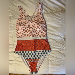 Cupshe Swimsuit NWT in popular Geo Print